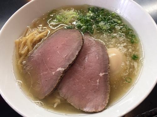 「贅沢焼牛塩らぁ麺」@牛骨らぁ麺 マタドール 本店の写真