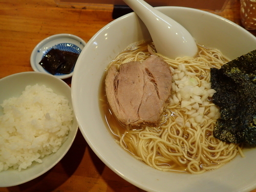 「煮干そば＋サービス大盛＋サービスライス」@煮干しそば 暁の写真