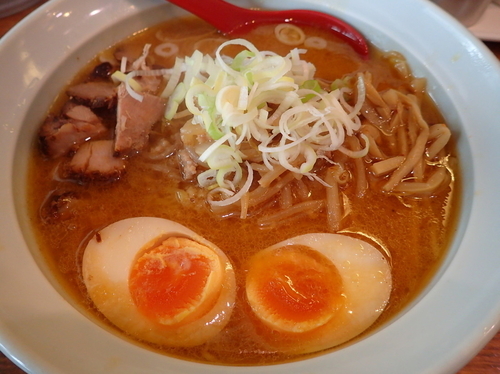 「みそらーめん＋サービス味玉＋ランチチャーハン」@さっぽろ羅偉伝 高田馬場店の写真