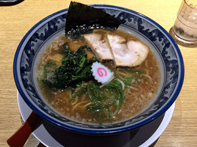 「煮干し中華そば〈810円）」@七匹の子ぶた さいたま新都心店の写真