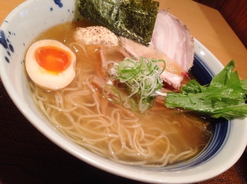 「琥珀そば（塩）」@自家製麺 琥珀の写真