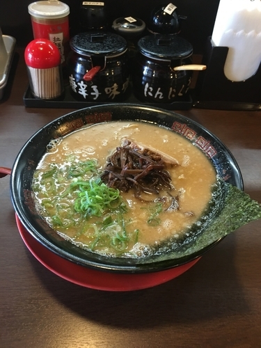 「豚骨醤油ラーメン（替玉2個無料、700¥）」@濃厚とんこつラーメン 有頂天 小牧店の写真