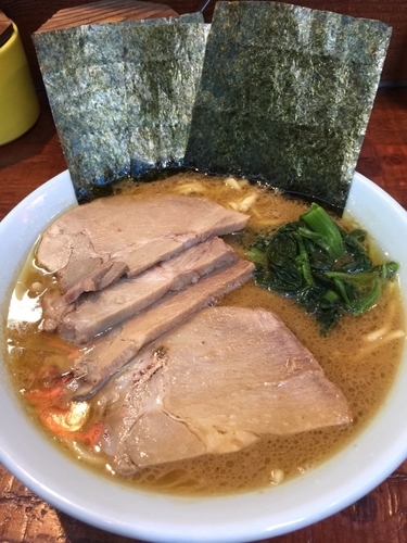 「チャーシュー麺880円、硬め濃いめ」@横浜家系ラーメン いとし家の写真