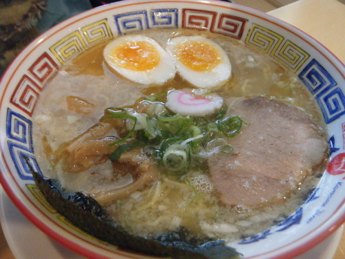 「かもめらーめん味玉のせ・潮味800円」@気仙沼 かもめ食堂の写真