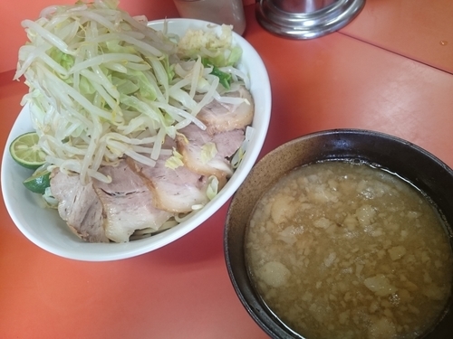 「つけめん豚入り+スダチ 800円+100円」@ラーメン二郎 神田神保町店の写真