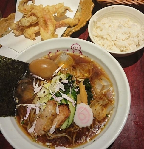 「つったい(冷たい)ラーメン＋下足天＋麦ご飯」@麺ダイニング ととこの写真