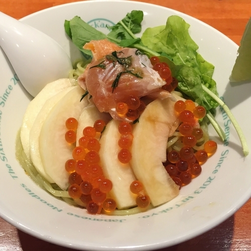 「桃と燻製サーモンの冷製和えSOBA」@麺屋 六感堂 Rock'anDoの写真