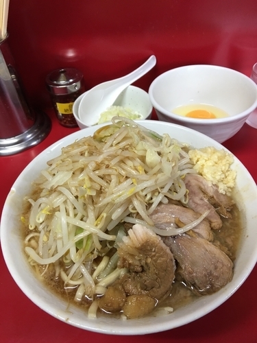 「小ヤサイニンニクカラメ生卵シロネギ」@ラーメン二郎 西台駅前店の写真