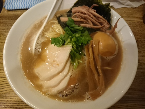 「特製烏賊干し鶏白湯醤油そば」@新橋 纏の写真