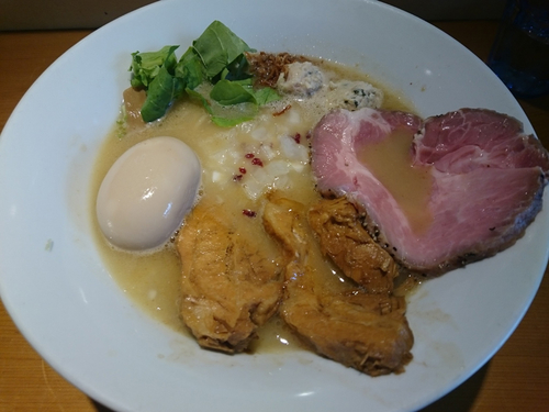 「鶏そば(塩)＋特製」@國分ラーメン食堂の写真