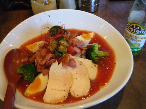 「夏季限定:情熱の赤いトマト800円+鶏チャー(クーポン0円」@麺厨房 維風堂々の写真