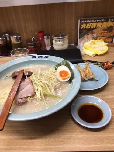 「ラーメン 中700円 ぎょうざシングル100円」@ラーメン青木亭 草加店の写真