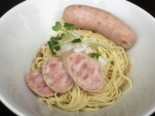 「まぜそば(塩) ＋ソーセージ増し」@煮干乱舞の写真