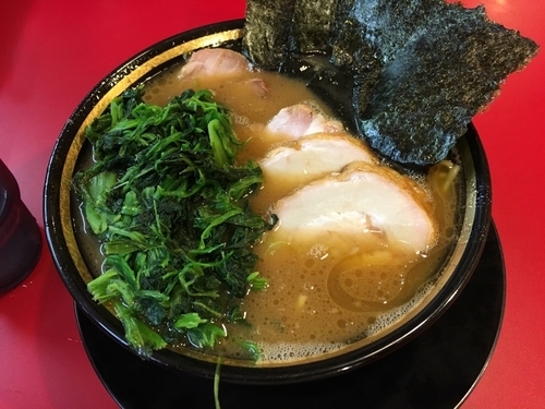 「チャーシューメン＋燻製バラチャ2枚＋ほうれん草」@家系ラーメン 熊田家の写真