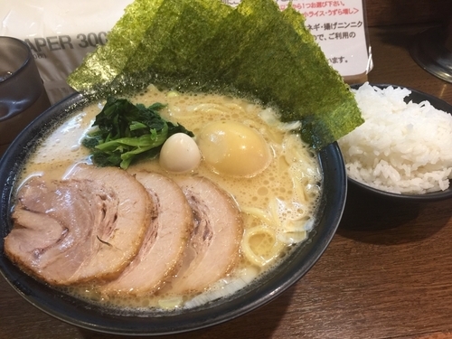 「オールスターラーメン＋ライス」@濃厚豚骨ラーメン 濱虎家の写真