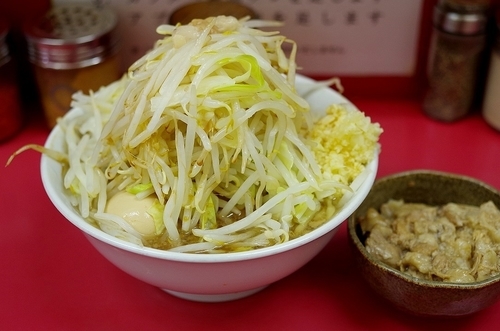 「小ラーメン(全マシ)700円+脂っKOIWA50円+煮玉子」@ラーメン二郎 小岩店の写真