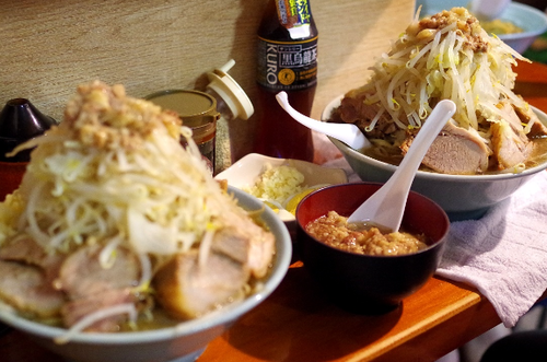 「豚入りラーメン(全マシ)1150円」@ラーメン富士丸 西新井大師店の写真