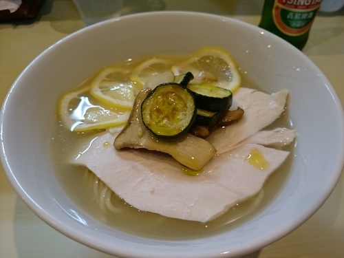 「冷たいレモンらーめん700円＋青島ビール」@らーめん コッコの写真