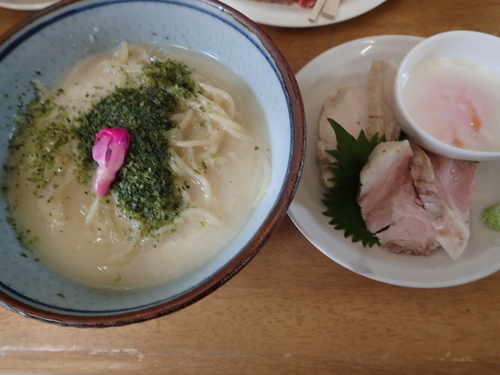 「吸いﾄﾛﾛの冷し蕎麦Ｃ+α」@MENYA 食い味の道有楽の写真