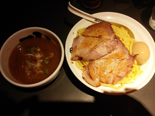 「濃厚つけ麺の白、中盛り」@麺屋武蔵 武骨相傳の写真