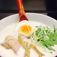 Fine Tuned Ramen with Music Bee Hiveの画像