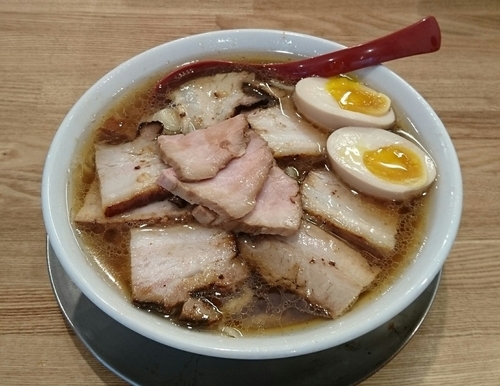 「肉そば(醤油)大盛+味玉」@麺や 七彩 八丁堀店の写真