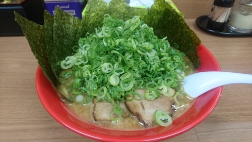 「超濃厚A級豚骨らーめん(麺硬・スープ濃いめ)＋九条ネギ･海苔」@熱血らーめん in Yokohamaの写真