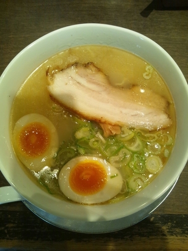 「塩ラーメン（味玉トッピング）」@ラーメン HAMASAKUの写真