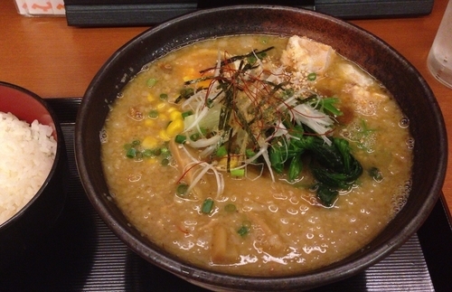 「魚介豚骨カレー(中太麺)＋白飯(800円＋100円･税別)」@カレー・つけ麺 とろとんの写真