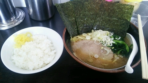 「らーめん（濃め・固め）+小ライス」@雷家の写真