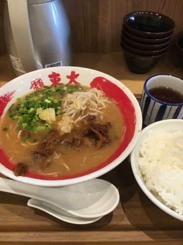 「徳島ラーメンとライスのセット￥700」@ラーメン東大 十三店の写真