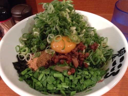 「九条ネギ増し台湾混ぜそば」@麺屋こころ 六角橋店の写真