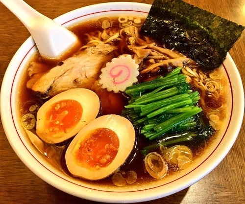 「しょうゆラーメン＋味玉＋ほうれんそう」@オランダ亭の写真
