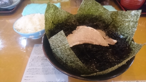 「開運！ノリノリラーメン(黒･ハリガネ)+ライス(サービス)」@ラーメン自由人の写真