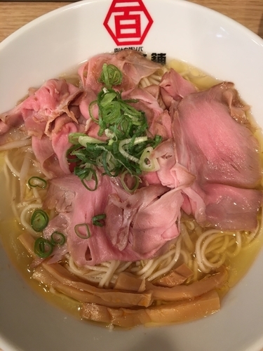 「肉汁中華ソバ 塩 肉マシ、海南チキンライス 並」@百年本舗 秋葉原総本店の写真