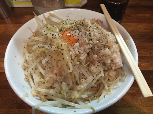 「まぜそば醤油+野菜 脂 辛め 700円」@麺処 MAZERUの写真