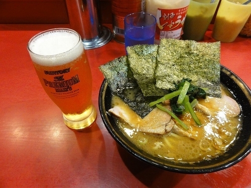 「チャーシュー麺770円　硬め濃いめ　ビール300円」@家系総本山 ラーメン吉村家の写真