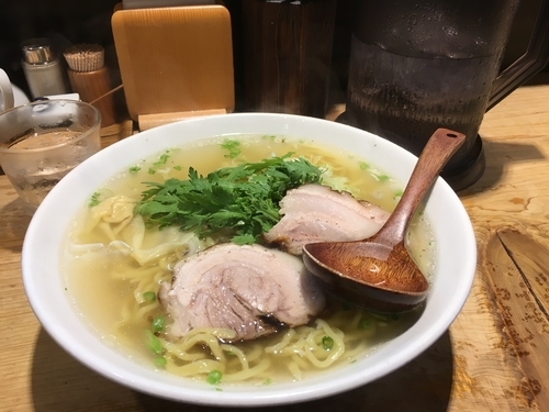 「本丸塩ラーメン大盛」@横濱元町 本丸亭 横浜店の写真