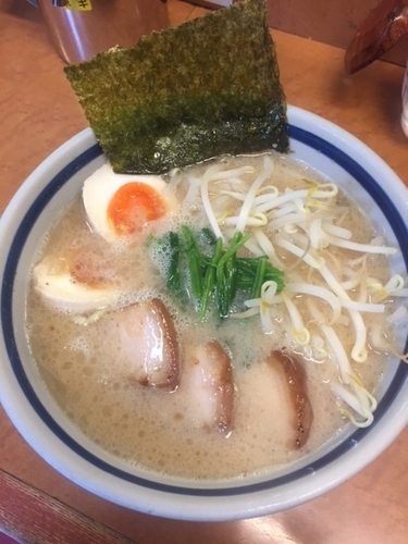 「皮付きチャーシュー入り背脂ラーメン　720円」@麺友 一誠の写真