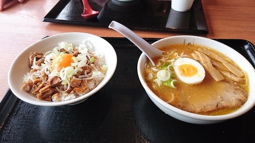 「味噌ラーメン＋チャーシュー丼」@ラーメン専門三代目 月見軒 SUNAMO店の写真