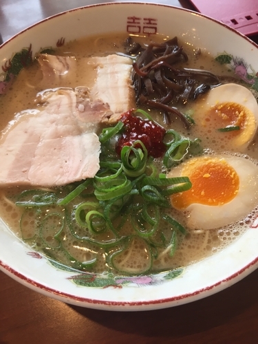 「とんこつラーメン」@虎と龍 新金岡店の写真