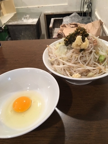 「限定 しょうゆ(スープなし)800円+プルコッチ100円」@凛 渋谷店の写真