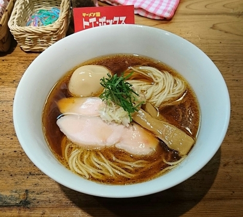 「冷しラーメン+味玉」@ラーメン屋 トイ・ボックスの写真