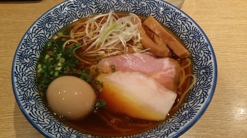 「半熟味玉醤油芳醇香味そば（880円）」@麺屋 一燈の写真