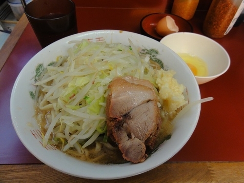 「ラーメン700円　卵80円　ニンニクのみ」@ラーメン二郎 相模大野店の写真