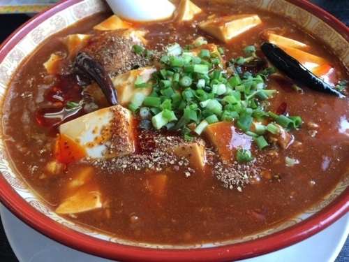 「鬼辛麻婆麺 ￥９８０」@ラーメン ほうとく 春日山本店の写真