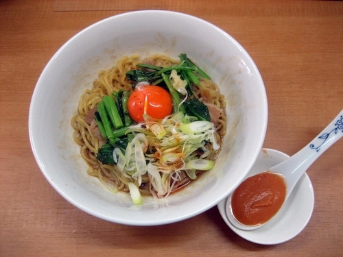 「8月水曜限定　豚バラピリ辛まぜそば（生ニンニク少し）800円」@中華そば 大井町 和渦の写真