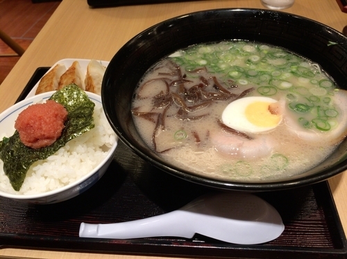 「屋台セット(昔ラーメン) 1050円」@とんこつラーメン屋台 福岡空港の写真