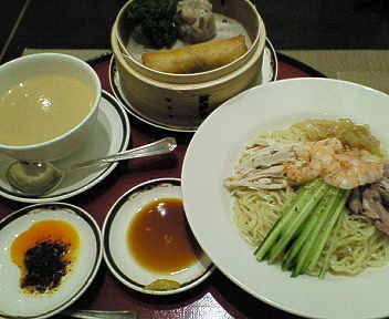 「（季節限定）涼麺　１５００円　※」@セブンシーズの写真