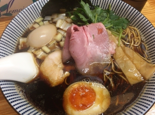 「煮干そば 黒醤油 味玉」@中華そば よしかわの写真